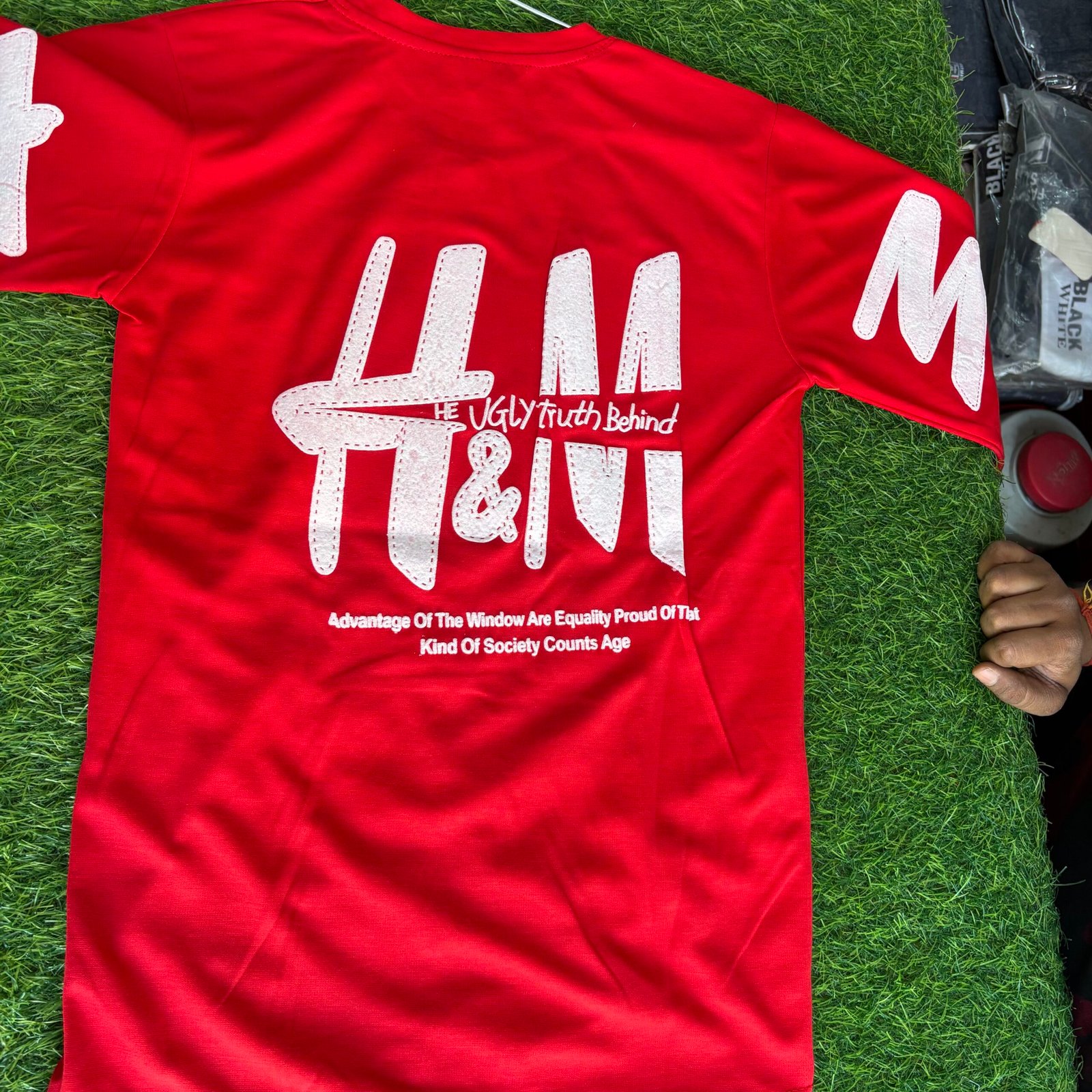 G-TEE प्रीमियम रेड ग्राफिक टी-शर्ट Tshirt - साइज़ M (Sarwans स्पेशल) - Image 3